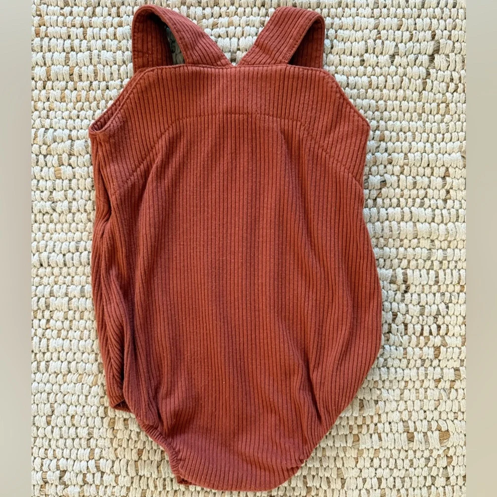 Kate Quinn Rust baby overall romper, size 0-3 months - Picture 2 of 3